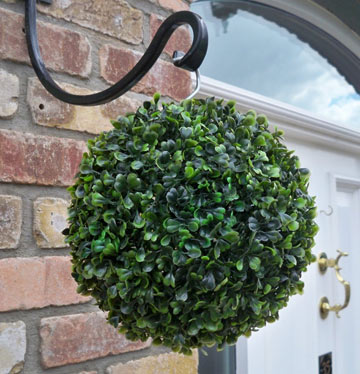 Boxwood artificial hanging baske