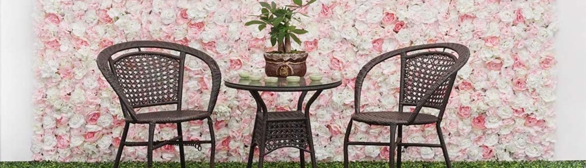 Artificial flower walls: inspiration for your garden