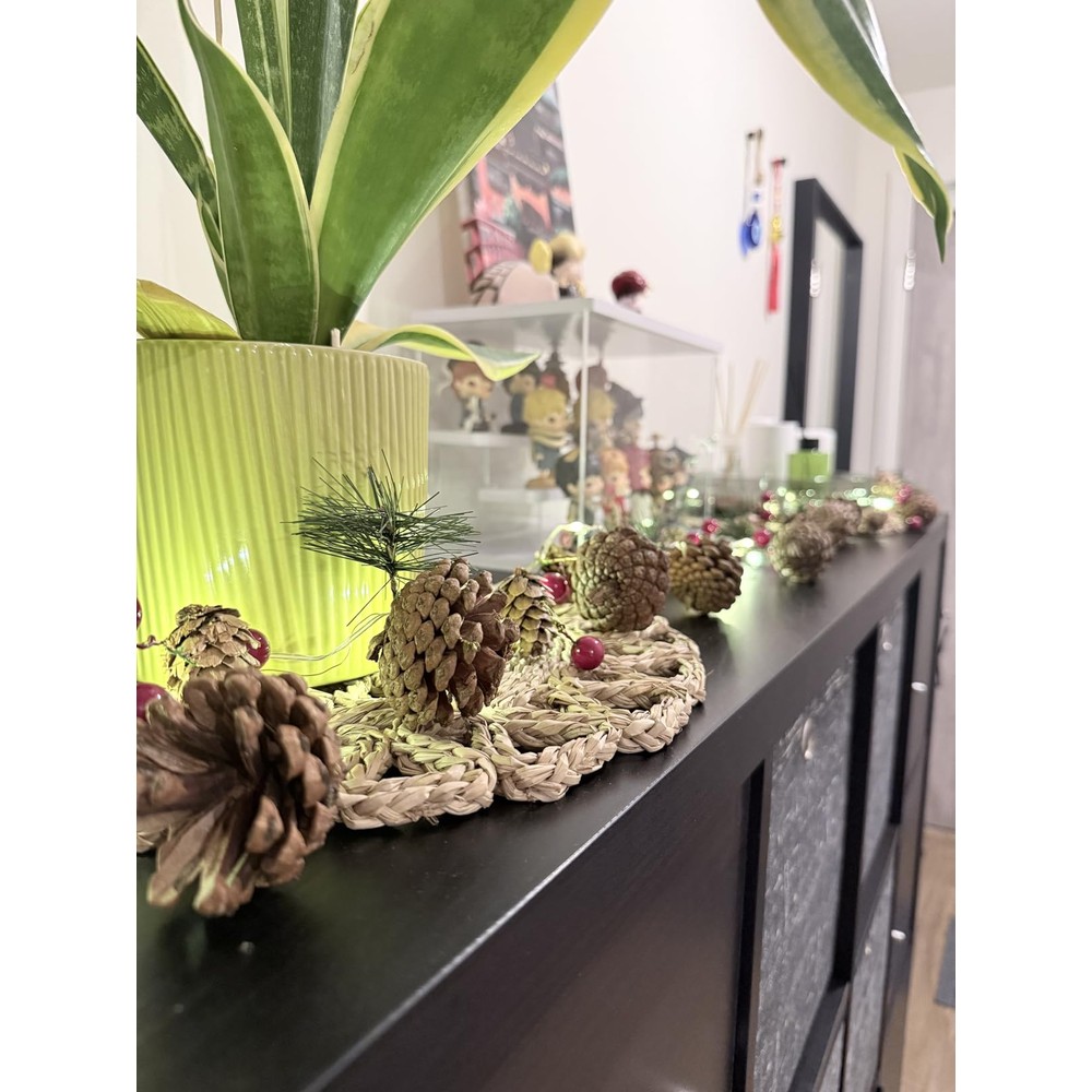 Customer display: Kevizewo Christmas garland with pine cones, gold bells and lights (200cm)