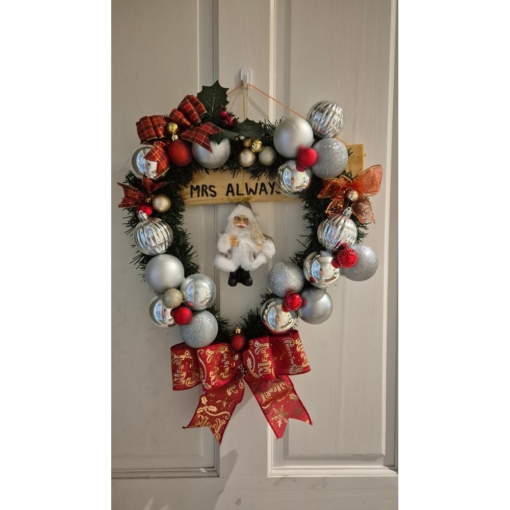 Customer display: LATERN artificial pine garland for Christmas crafts (33m total)
