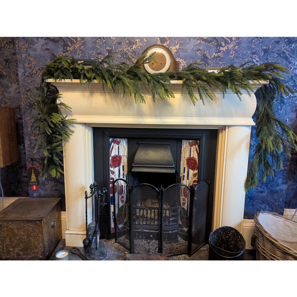 Customer display: N&T NIETING natural-look Norfolk pine Christmas garland (270cm)