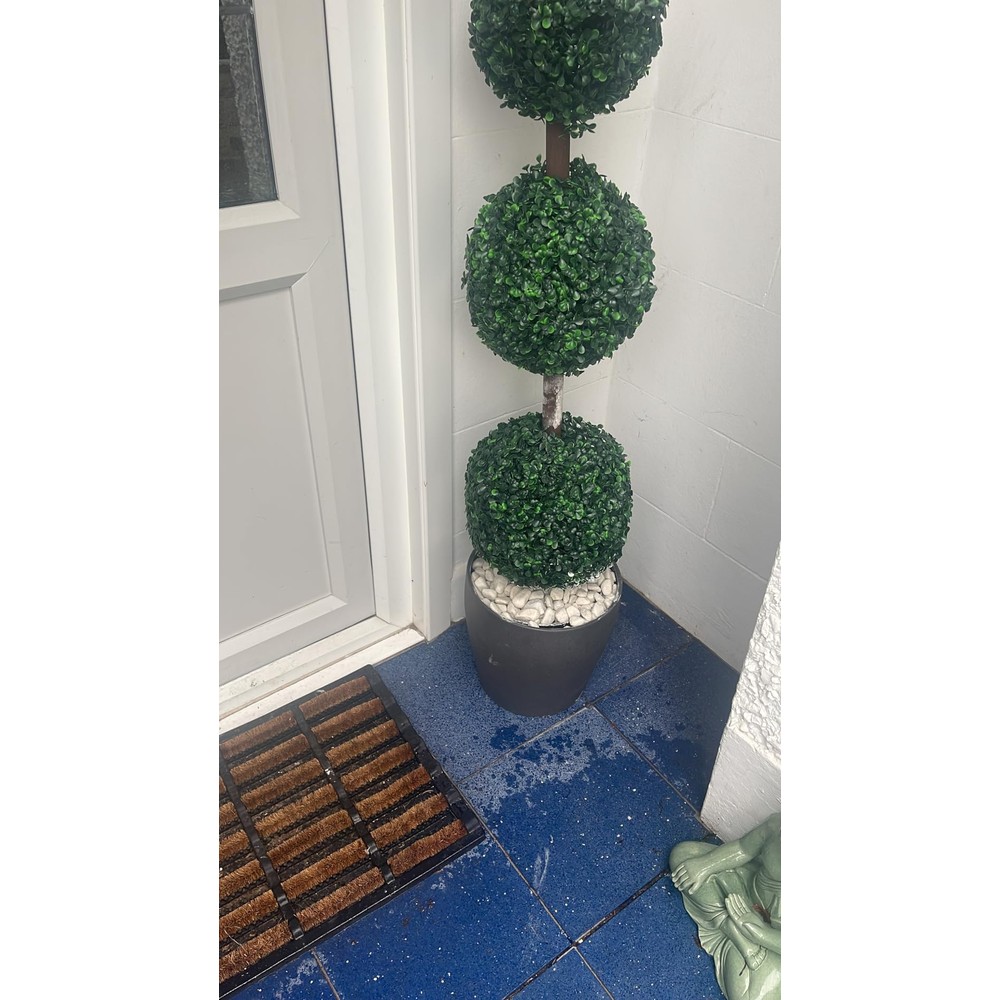 Customer photo of outsunny triple ball topiary 112cm pair