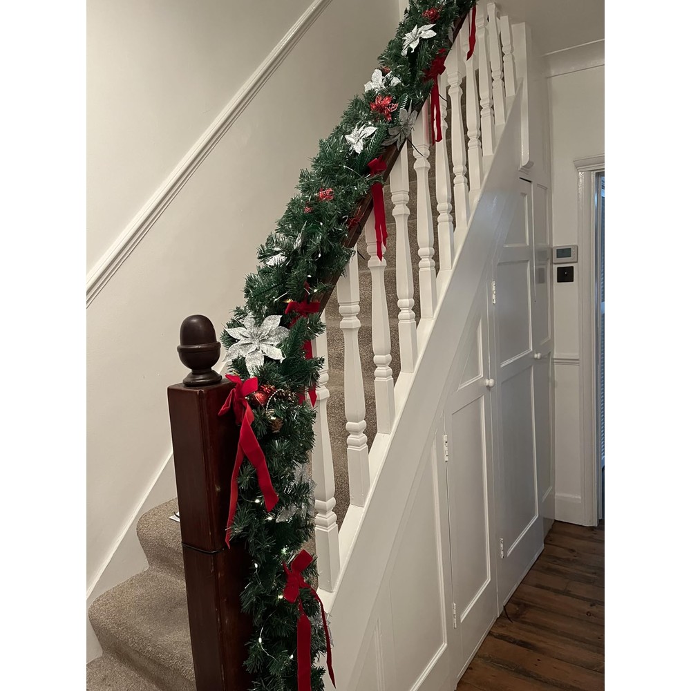 Customer display: Premier plain green Christmas garland for decorating (270cm)