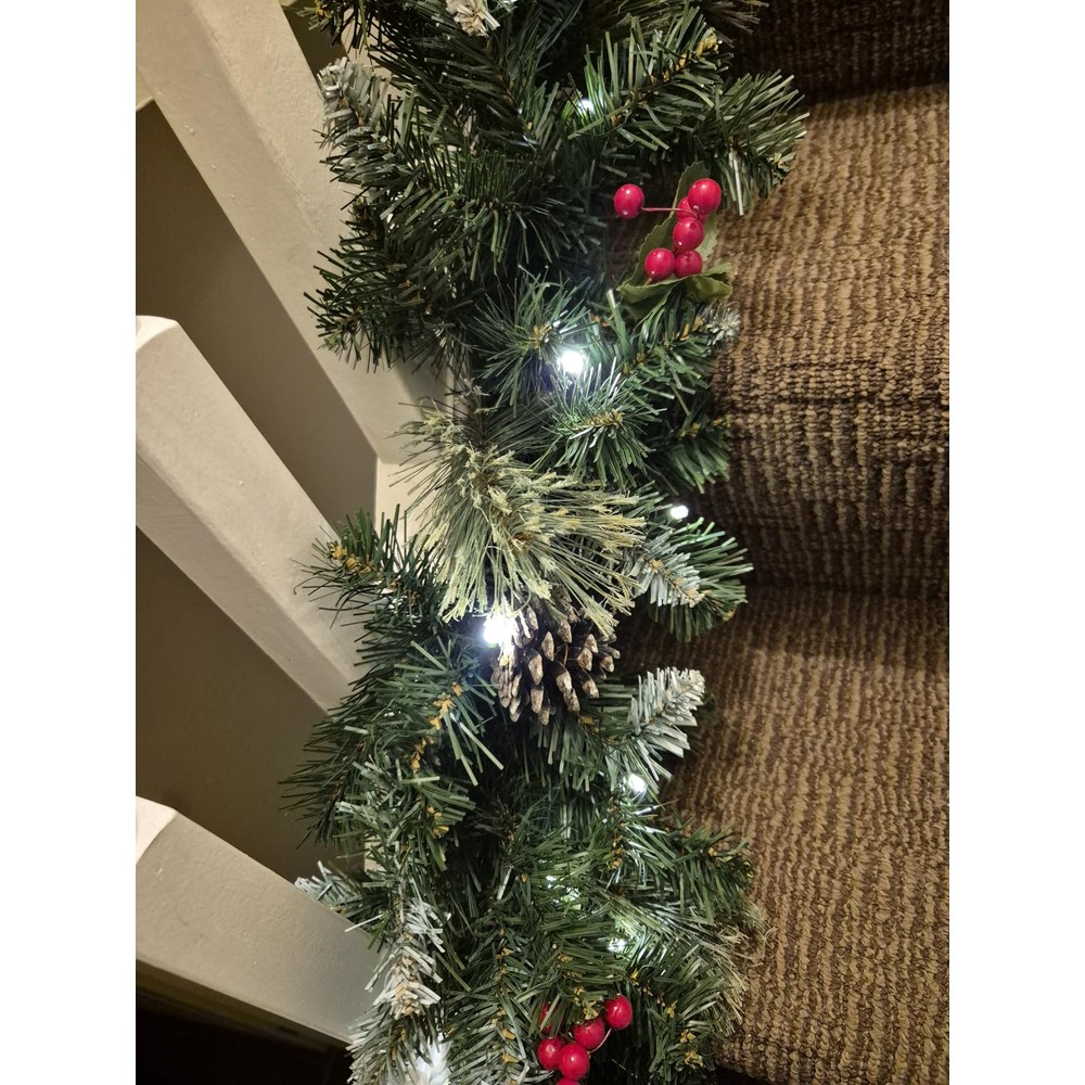Customer display: SHareconn snowy Christmas garland with white and multicolour lights (270cm)