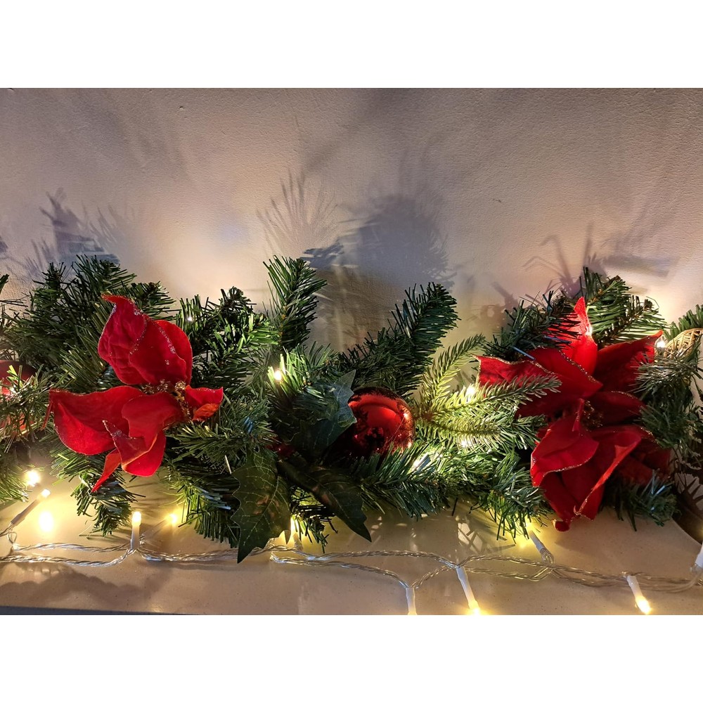 Customer display: WeRChristmas red and gold pre-lit Christmas garland (270cm)